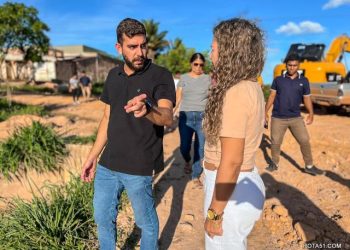 Eunápolis: prefeita Cordélia Torres supervisiona obra no bairro Dinah Borges