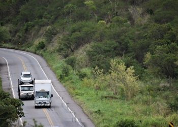 PRF alerta para o risco das ultrapassagens indevidas