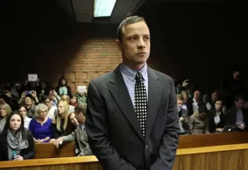 Ex-atleta paralímpico Oscar Pistorius é solto 11 anos após assassinar namorada
