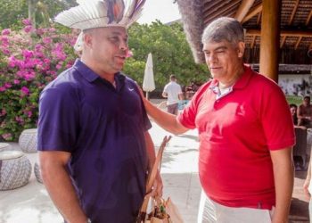 Ronaldinho, um dos melhores do mundo recebido pelo prefeito de Cabrália