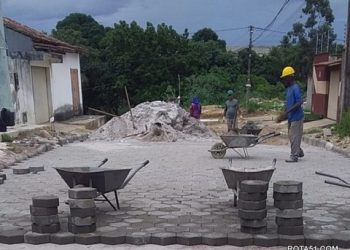 Obras de pavimentação em andamento revolucionam infraestrutura urbana de Eunápolis