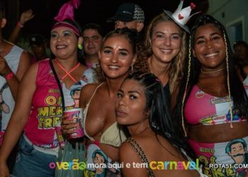 BLOCOS DE CARNAVAL BOMBAM NA PASSARELA DA CULTURA, ARRAIAL D’AJUDA, CAMBOLO E BAIANÃO