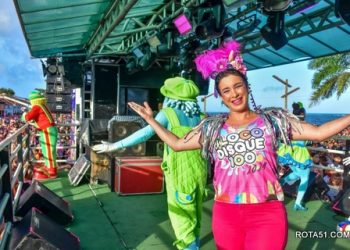 Um grande sucesso do Carnaval de Porto Seguro foi o premiado e renomado Bloco Disque 100, promovido pela Secretaria Municipal de Assistência Social, que levou mais de 10 mil pessoas para a Passarela da Cultura na tarde de domingo, 11/02.