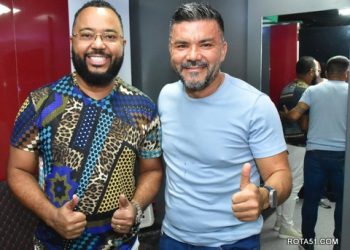 PORTO SEGURO FERVE EM NOITE DE CARNAVAL AO SOM DE DUDU NOBRE