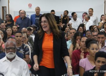 Deputada Federal Rogéria Santos, falou muito de DEUS, e pediu a todos o apoio a Pedro Vaillant.