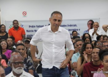Outro a falar na tribuna foi o Tnte Cel França, que também é pré-candidato a prefeito de Teixeira de Freitas.