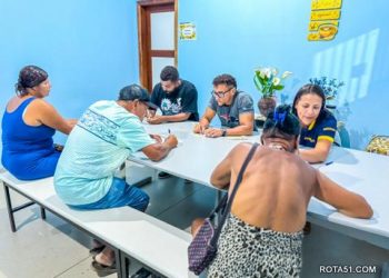 Prefeitura de Eunápolis inicia semana com distribuição de vouchers para retirada de peixes na Semana Santa