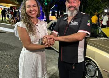 O 5º Encontro de Carros antigos acontece de 8 a 10 de março, em Eunápolis, e tem movimentado a cidade com visitantes de mais de 40 municípios. Cordélia esteve presente e pode ver de perto o quanto o apoio da gestão é importante para impulsionar a economia da cidade._