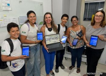 Cordélia anuncia novos projetos para a educação em visita a escolas municipais