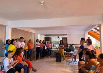 Alunos e famílias atendidos no Ceame são acolhidos com corredor de boas-vindas