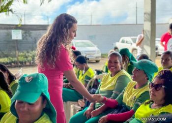 Cordélia tem momento especial com as agentes de limpeza do município neste Dia da Mulher