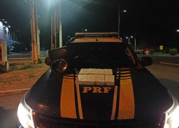 PRF apreende 8 Kg de cocaína escondidos na caixa de som de um veículo em Paulo Afonso (BA)