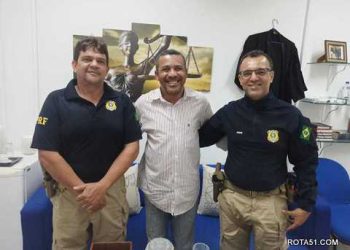 PRF APREENDE DROGAS E PRODUTOS SEM NOTAS.