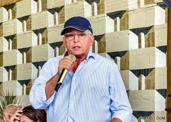 Prefeito Jânio Natal entrega nova ambulância e assina ordem de serviços para Agrovila