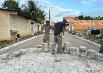 Serviços de pavimentação na comunidade da Carvoeira seguem acelerados