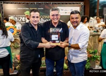 CHEF MORENA LEITE RECEBE HONRARIA APÓS ENCANTAR ENCERRAMENTO DO FESTIVAL GASTRONÔMICO RAÍZES