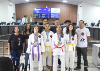 Vereadores esvaziam o plenário para sessão extraordinária, ficou feio para quem estava na casa.