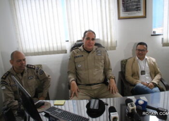 PM faz manobra de apresentação ao CEL Paraíso pelo CMT Ulisses Moreira, na BR 367.