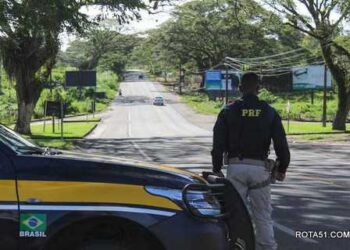 Sedan adulterado é recuperado pela PRF em Teixeira de Freitas (BA)