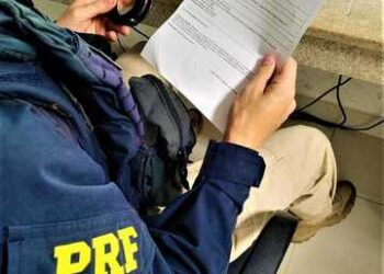 Carro roubado e vendido, não passa despercebido e a PRF, põe a mão nele e no comprador.