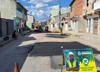 Prefeitura de Eunápolis realiza Operação Tapa-Buracos no bairro Moisés Reis