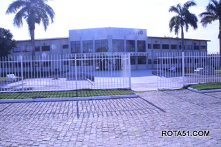 Vendedores mal formados, políticos escondendo o trivial, é tudo uma coisa só