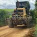 Prefeitura de Eunápolis realiza obras de cascalhamento e patrolamento na ladeira da Petrolina, Zona Rural