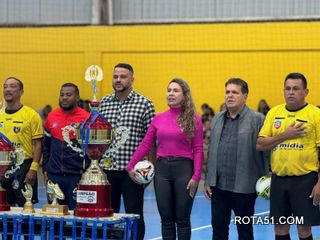 Prefeita Cordélia prestigia final de Campeonato Evangélico de Futsal na Estação Cidadania