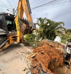 Obras não param em Eunápolis: escadaria, drenagem e melhorias nas vias urbanas seguem em diversos bairros