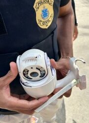 OPERAÇÃO UNUM CORPUS – POLICIA CIVIL RETIRA BARREIRAS E APREENDE CÂMERAS USADOS PARA DIFICULTAR O TRABALHO DAS FORÇAS DE SEGURANÇA EM EUNÁPOLIS