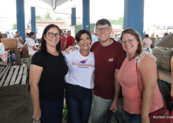 Pré-candidata, Rose da Perfil visita a feira do Juca Rosa e não gostou do que viu por lá.
