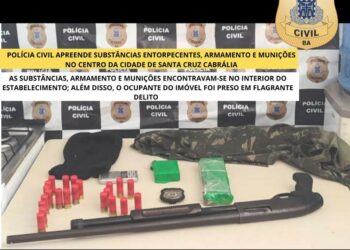 Polícia civil apreende substâncias entorpecentes, armamento e munições no centro da cidade de Santa Cruz Cabrália.