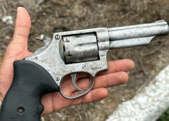 POLICIAIS DA 7ª CIPM APREENDEM ARMA DE FOGO, RECUPERAM VEÍCULO ROUBADO E NEUTRALIZAM CRIMINOSO QUE RESISTIU A PRISÃO