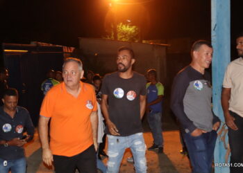 Neto Guerrieri, Kaká Resolve e o vereador Gildair se reúnem no sindicato dos taxistas.