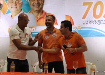 KAKÁ RESOLVE, DR WANDERSON, e RAFAEL OLIVEIRA, unidos pelo bem de Eunápolis.