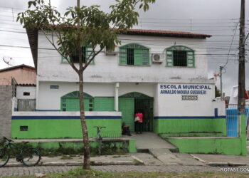 O rota51.com mostra escola derrubada por quem não tem compromisso com a educação.
