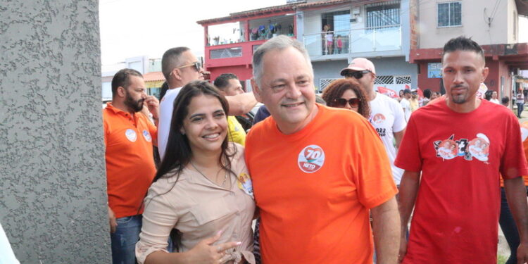 A imagem do homem reflete esperança de uma cidade feliz, com NETO GUERRIERI, dias melhores virão.
