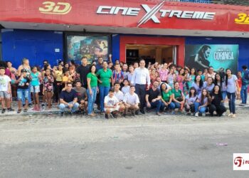 Projeto social do Dia das Crianças no cinema em Eunápolis