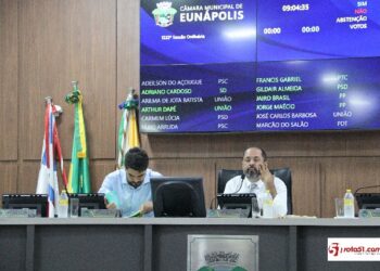 CÂMARA MUNICIPAL, prece escolinha de primário, toda hora o professor tem que chamar a atenção.