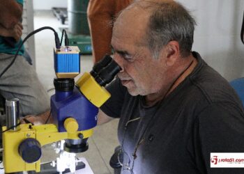 A ASOAPE, Associação de Apicultores de Eunápolis, promove curso de inseminação artificial em abelhas.