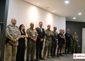 Pra enfrentar a bandidagem, so com inteligência, astúcia e muita coragem…