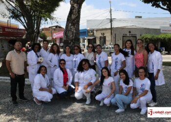 A EUNATEC escola profissionalizante promoveu ação social na praça, pelo OUTUBRO ROSA.