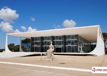 “Que o Deus que dá esperança encha você de toda alegria e paz por meio da sua confiança nele, para que transborde de esperança pelo poder do espírito santo”. (Romanos 15:13)