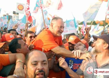 Arrastão do 70 toma de laranja ruas de Eunápolis e consolida próxima vitória de Neto Guerrieri