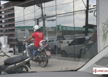 O trânsito de Eunápolis está insuportável, e não se tem onde e, nem com quem reclamar; virou bagunça.