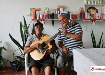 A música e a cultura, quem compõe e quem canta, é a sobrevivência pela arte.