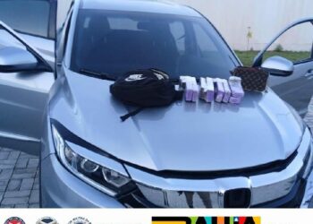 8° BPM APREENDE DROGAS E VEÍCULO ABANDONADOS POR CRIMINOSOS, EM PORTO SEGURO