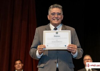 Prefeitos e vereadores eleitos são diplomados pela Justiça Eleitoral