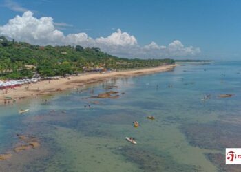 Porto Seguro lidera destinos mais mencionados em pesquisa de viagens