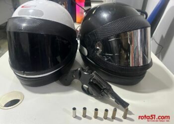 PMBA e PC apreendem arma e motocicleta utilizadas no roubo à loja de produtos agrícolas, em Itamaraju.